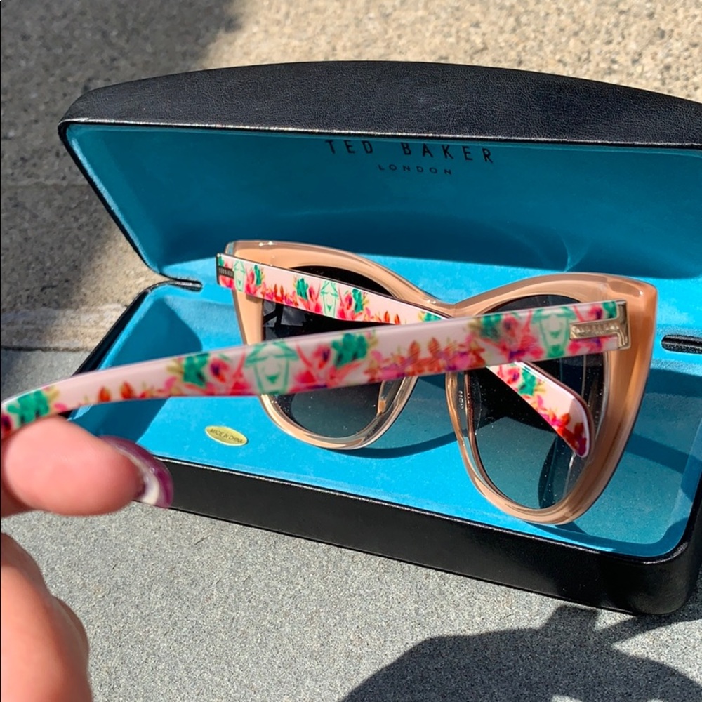 TED BAKER SUNGLASSES⭐️ - Picture 3 of 4